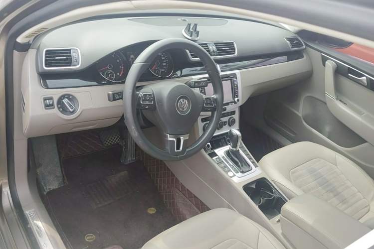 Used Volkswagen Magotan 2015 Facelift 1.8TSI Luxury Model Center Console