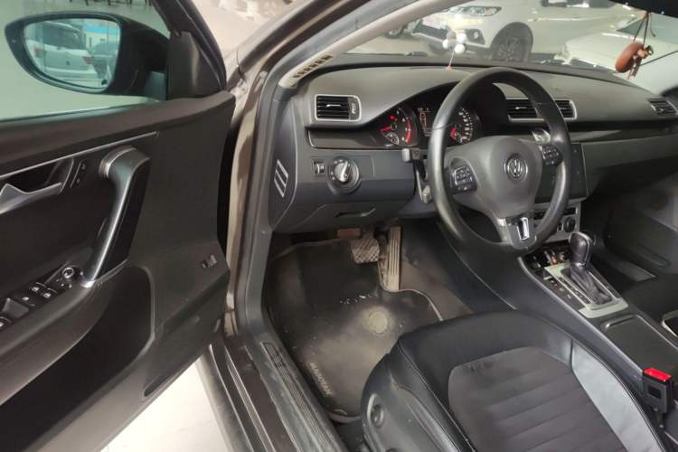 Used Volkswagen Magotan 2015 2.0 TSI Luxury Model Driver Seat