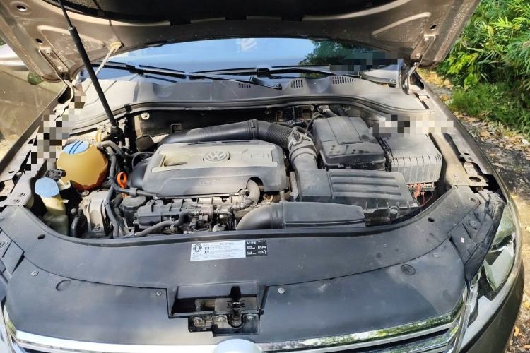 Used Volkswagen Magotan 2015 1.8TSI Luxury Model Engine Bay