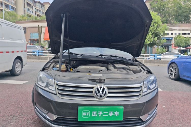 Used Volkswagen Magotan 2015 Facelift 1.8TSI Luxury Model Engine Bay