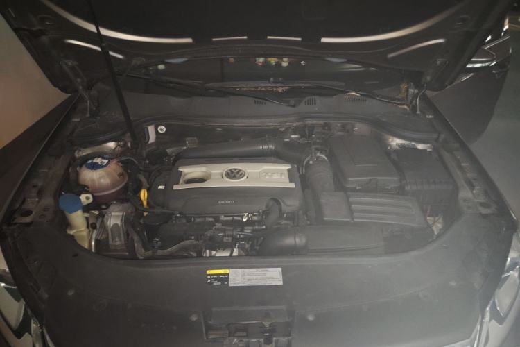 Used Volkswagen Magotan 2015 1.8TSI Luxury Model Engine Bay