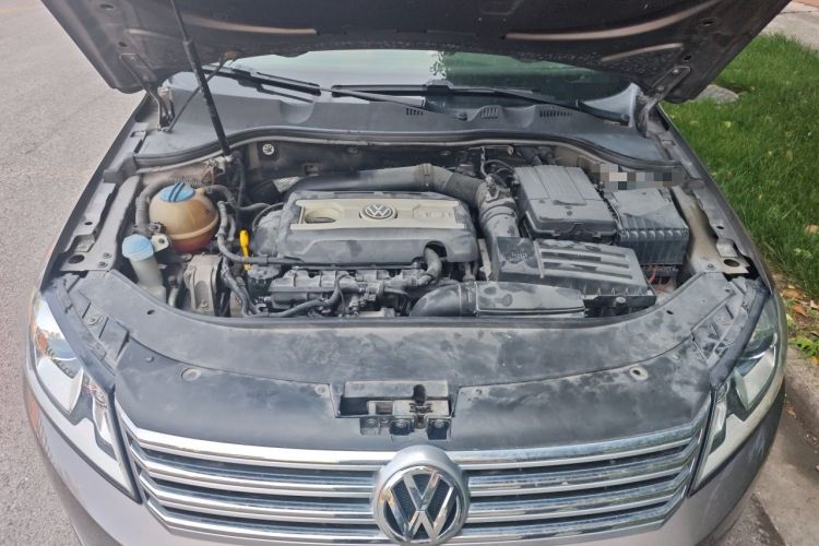 Used Volkswagen Magotan 2015 1.8TSI Luxury Model Engine Bay