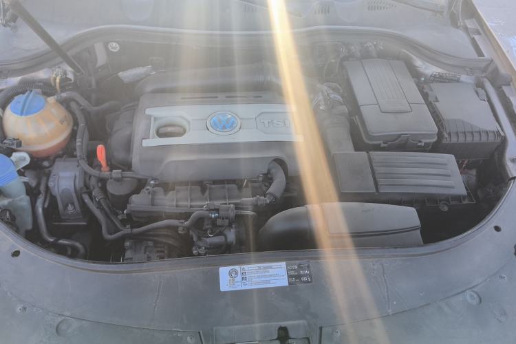 Used Volkswagen Magotan 2015 1.8TSI Luxury Model Engine Bay