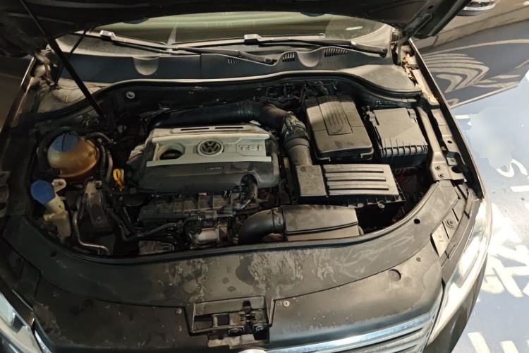 Used Volkswagen Magotan 2015 1.8TSI Prestige Model Engine Bay