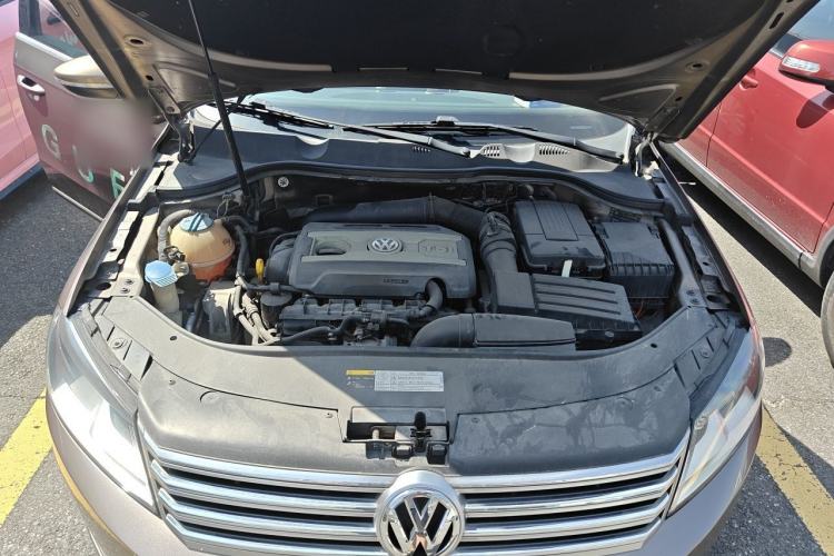 Used Volkswagen Magotan 2015 1.8TSI Advanced Model Engine Bay