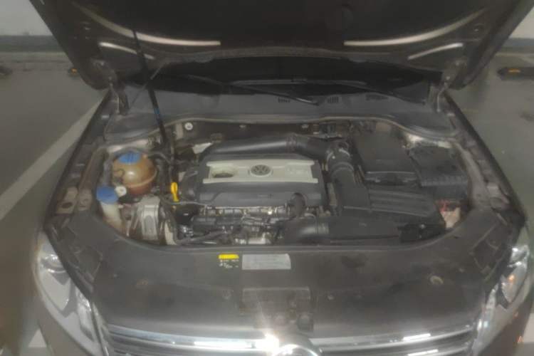 Used Volkswagen Magotan 2015 1.8TSI Prestige Model Engine Bay