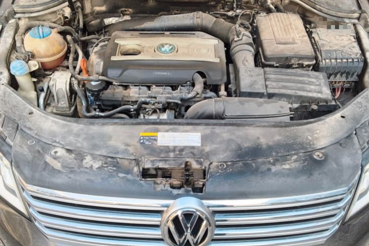 Used Volkswagen Magotan 2015 1.8TSI Luxury Model Engine Bay