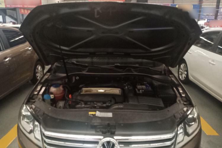 Used Volkswagen Magotan 2015 1.8TSI Luxury Model Engine Bay