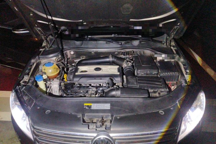 Used Volkswagen Magotan 2015 Facelift 1.8TSI Luxury Model Engine Bay
