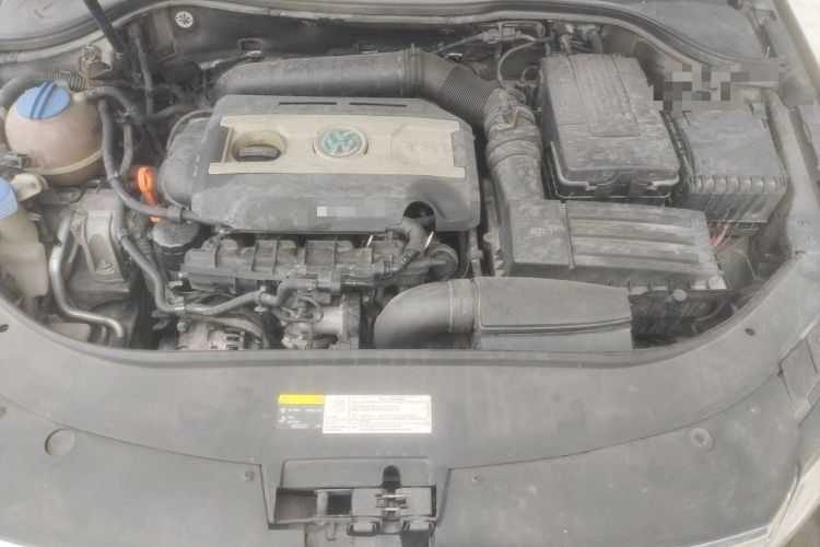 Used Volkswagen Magotan 2015 1.8TSI Advanced Model Engine Bay