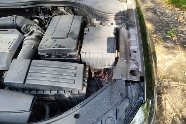 Used Volkswagen Magotan 2015 1.8TSI Luxury Model Engine Bay Left