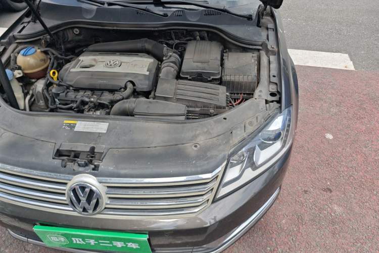 Used Volkswagen Magotan 2015 Facelift 1.8TSI Luxury Model Engine Bay Left