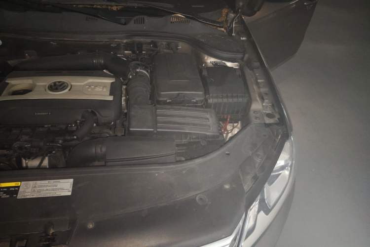 Used Volkswagen Magotan 2015 1.8TSI Luxury Model Engine Bay Left