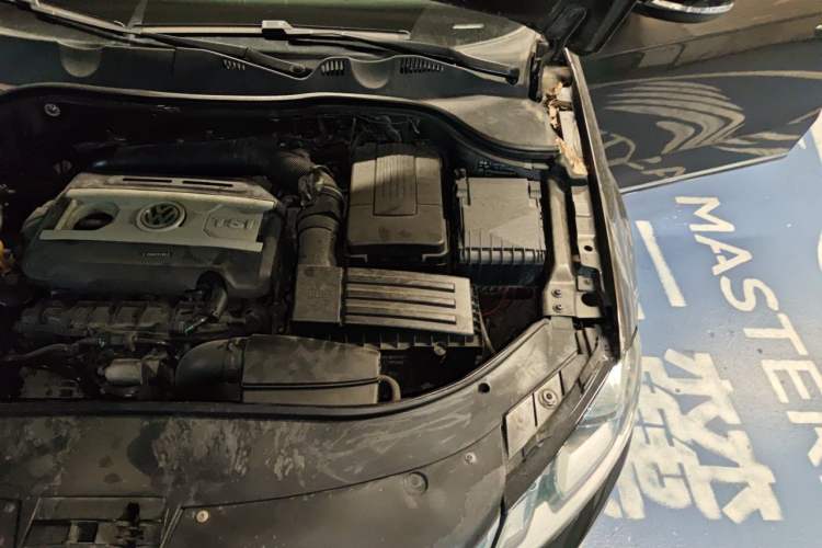 Used Volkswagen Magotan 2015 1.8TSI Prestige Model Engine Bay Left