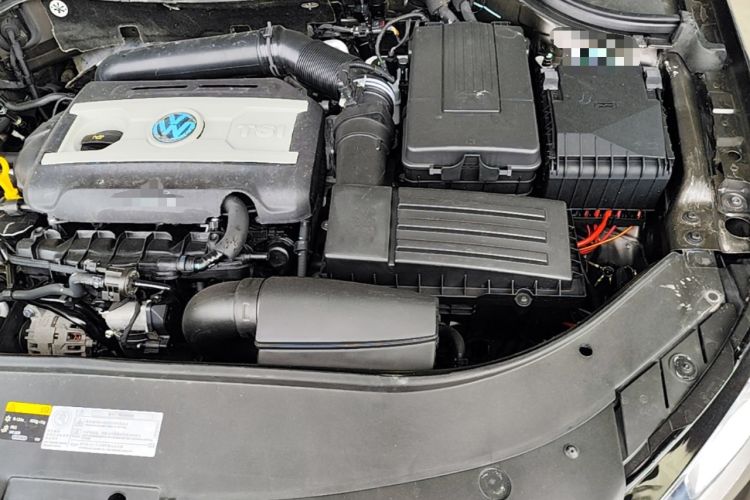 Used Volkswagen Magotan 2015 Facelift 1.8TSI Luxury Model Engine Bay Left