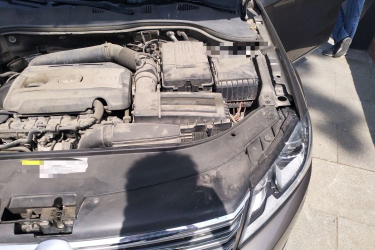 Used Volkswagen Magotan 2015 Revised Version 2.0 TSI Luxury Edition Engine Bay Left