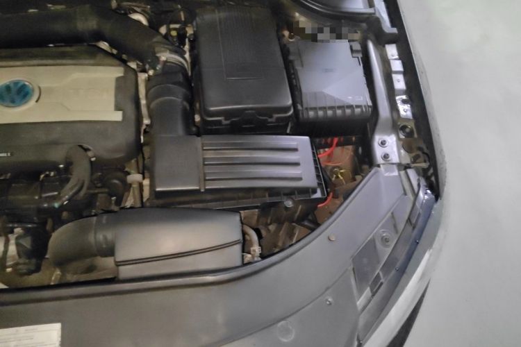 Used Volkswagen Magotan 2015 1.8TSI Advanced Model Engine Bay Left