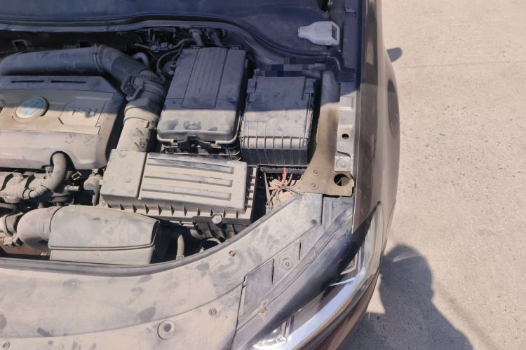 Used Volkswagen Magotan 2015 1.8TSI Advanced Model Engine Bay Left