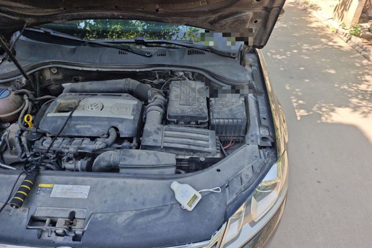 Used Volkswagen Magotan 2015 Revised 1.8TSI Prestige Version Engine Bay Left