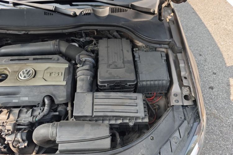 Used Volkswagen Magotan 2015 1.8TSI Advanced Model Engine Bay Left