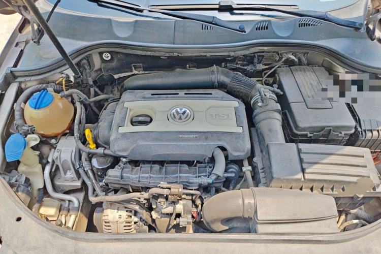 Used Volkswagen Magotan 2015 1.8TSI Luxury Model Engine Bay