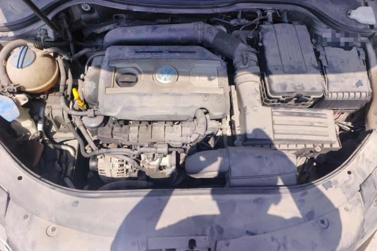 Used Volkswagen Magotan 2015 1.8TSI Advanced Model Engine Bay