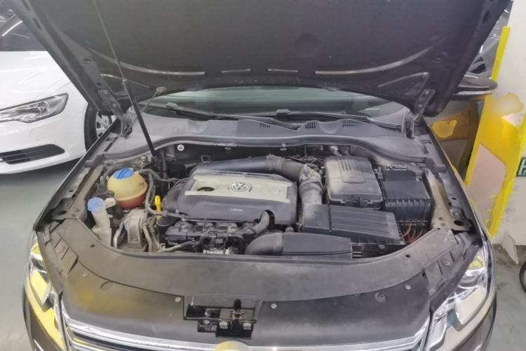 Used Volkswagen Magotan 2015 Facelift 1.8TSI Luxury Model Engine Bay