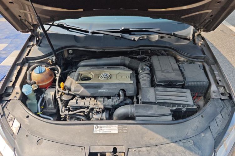 Used Volkswagen Magotan 2015 1.8TSI Advanced Model Engine Bay