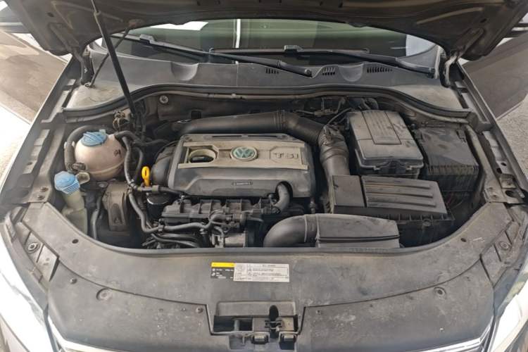 Used Volkswagen Magotan 2015 1.8TSI Advanced Model Engine Bay