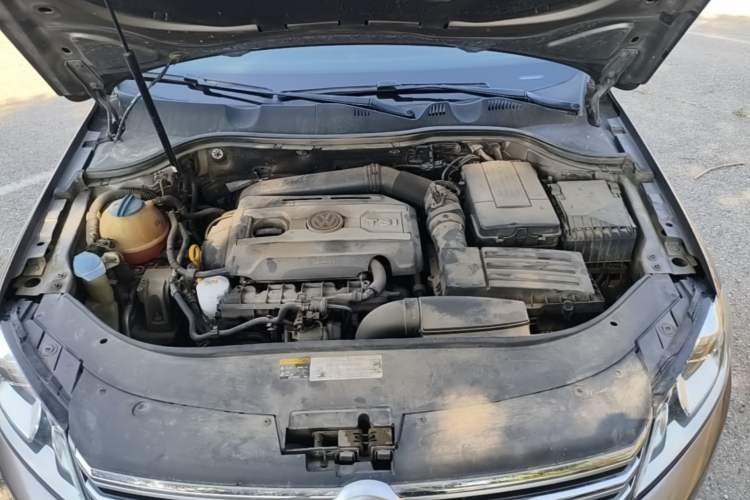Used Volkswagen Magotan 2015 1.8TSI Luxury Model Engine Bay