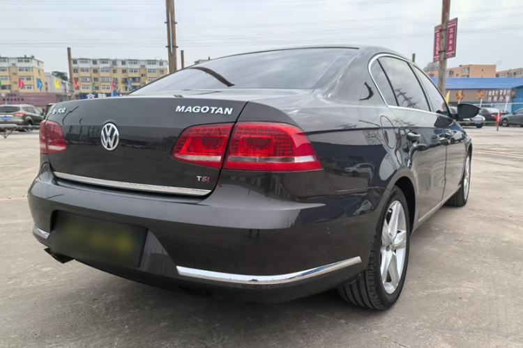 Used Volkswagen Magotan 2015 Revised 1.8TSI Prestige Version Exterior 3