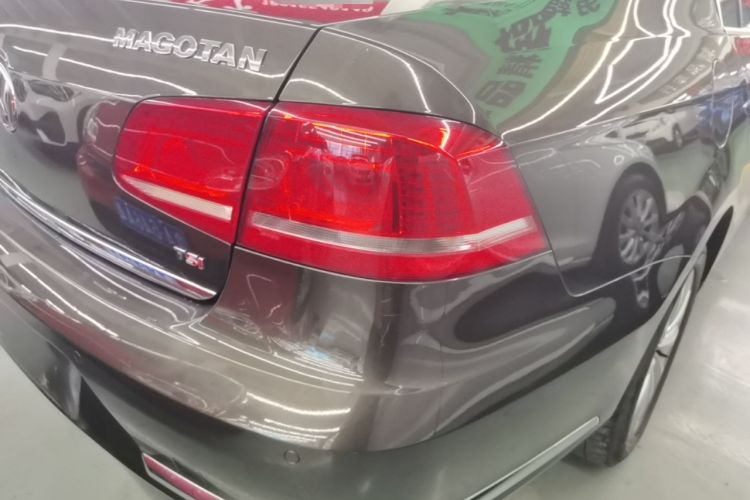 Used Volkswagen Magotan 2015 Facelift 1.8TSI Luxury Model Exterior 3