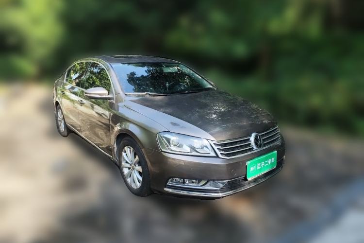 Used Volkswagen Magotan 2015 1.8TSI Luxury Model Front Right 45 Deg