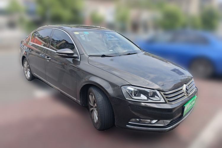Used Volkswagen Magotan 2015 Facelift 1.8TSI Luxury Model Front Right 45 Deg