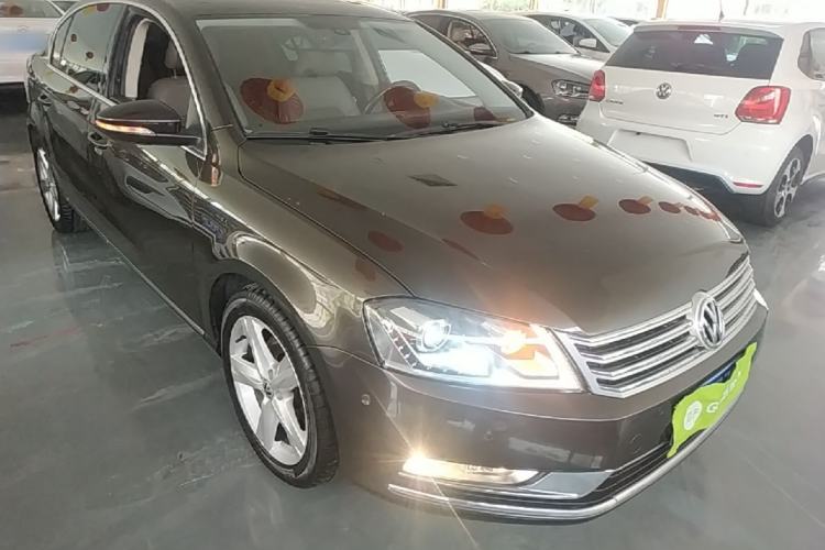 Used Volkswagen Magotan 2015 2.0 TSI Prestige Model Front Right 45 Deg