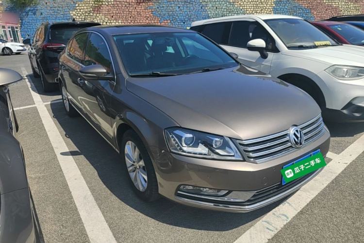 Used Volkswagen Magotan 2015 Facelift 1.8TSI Luxury Model Front Right 45 Deg