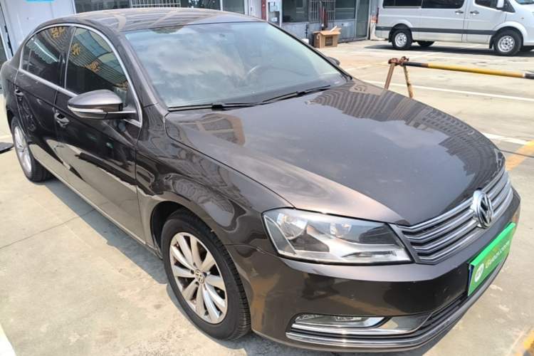 Used Volkswagen Magotan 2015 1.8TSI Advanced Model Front Right 45 Deg