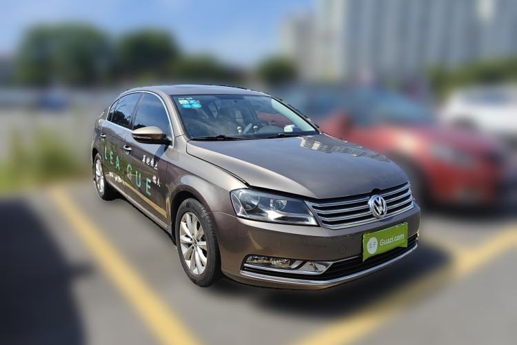 Used Volkswagen Magotan 2015 1.8TSI Advanced Model Front Right 45 Deg