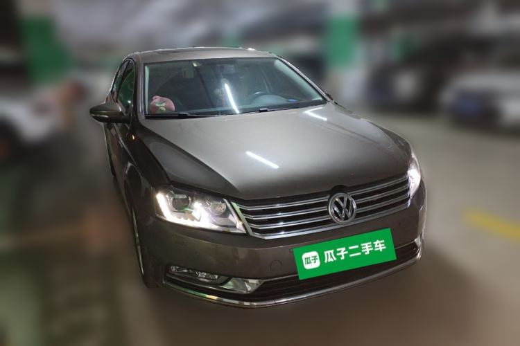 Used Volkswagen Magotan 2015 Revised Version 2.0 TSI Luxury Edition Front Right 45 Deg