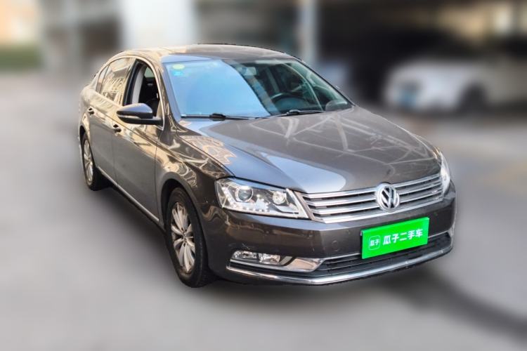 Used Volkswagen Magotan 2015 1.8TSI Luxury Model Front Right 45 Deg