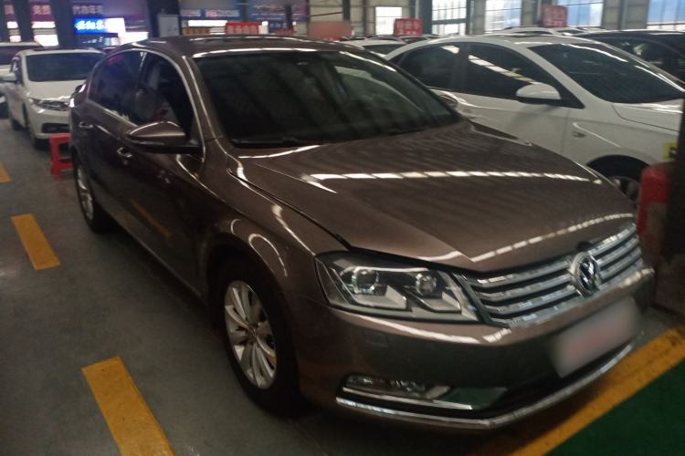 Used Volkswagen Magotan 2015 1.8TSI Luxury Model Front Right 45 Deg