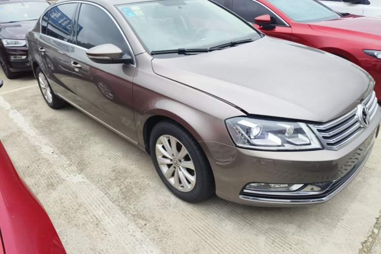 Used Volkswagen Magotan 2015 Facelift 1.8TSI Luxury Model Front Right 45 Deg