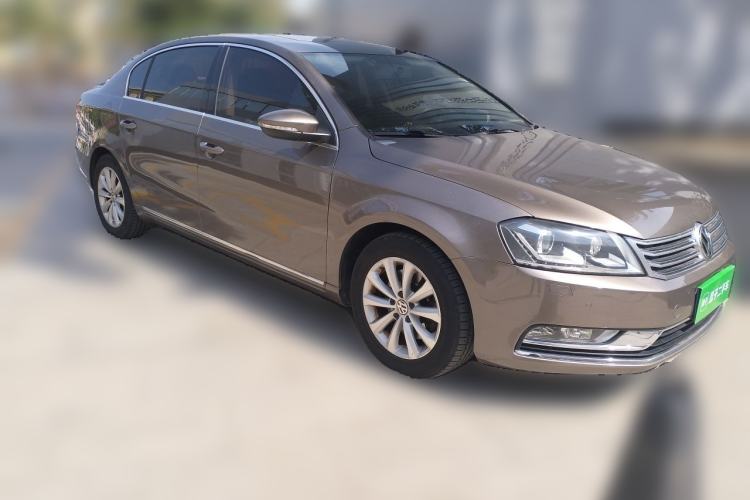 Used Volkswagen Magotan 2015 Revised Version 2.0 TSI Luxury Edition Front Right 45 Deg