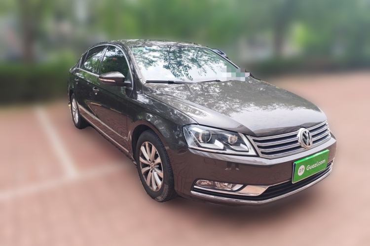 Used Volkswagen Magotan 2015 Facelift 1.8TSI Luxury Model Front Right 45 Deg