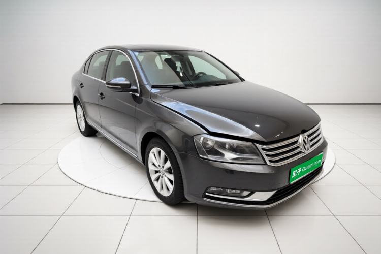 Used Volkswagen Magotan 2015 1.8TSI Advanced Model Front Right 45 Deg