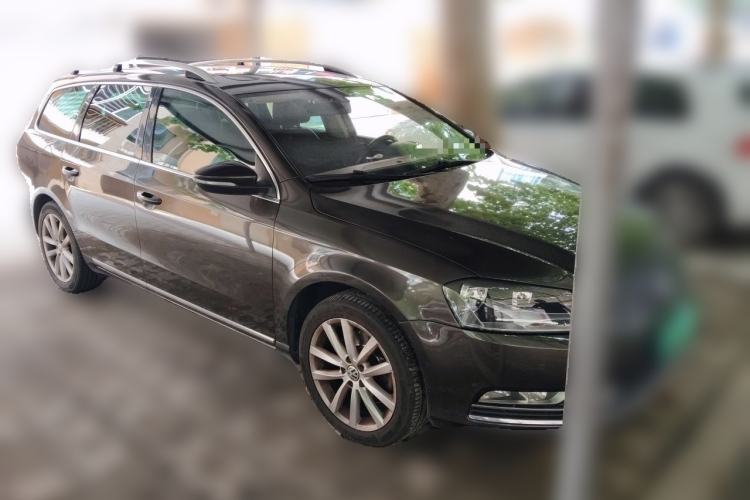 Used Volkswagen Magotan 2015 Travel Edition 2.0 TSI Comfort Version Front Right 45 Deg