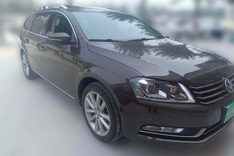 Used Volkswagen Magotan 2015 Travel Edition 2.0 TSI Comfort Version Front Right 45 Deg