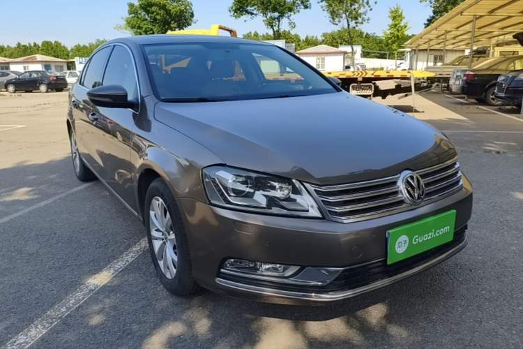 Used Volkswagen Magotan 2015 1.8TSI Luxury Model Front Right 45 Deg
