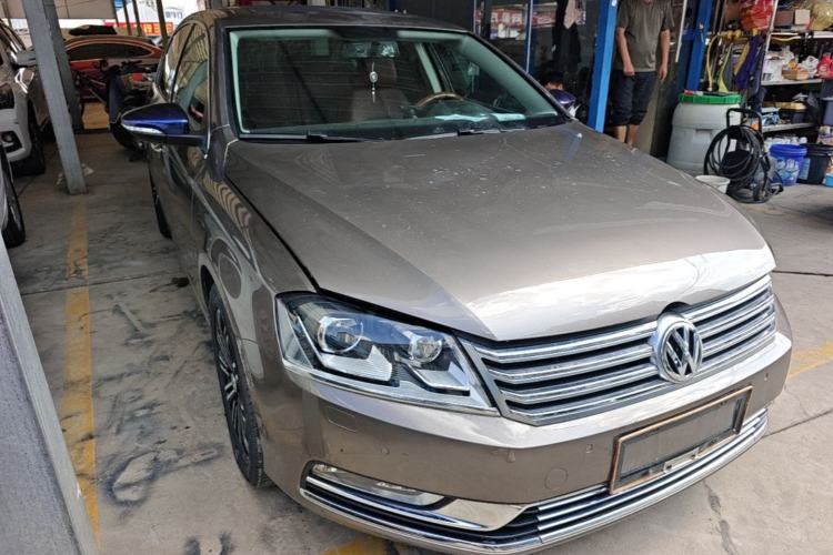 Used Volkswagen Magotan 2015 Facelift 1.8TSI Luxury Model Front Right 45 Deg