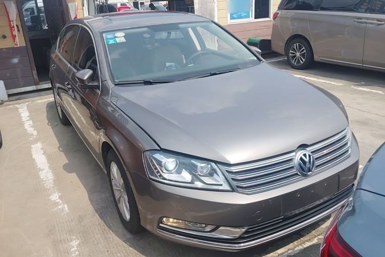 Used Volkswagen Magotan 2015 Facelift 1.8TSI Luxury Model Front Right 45 Deg